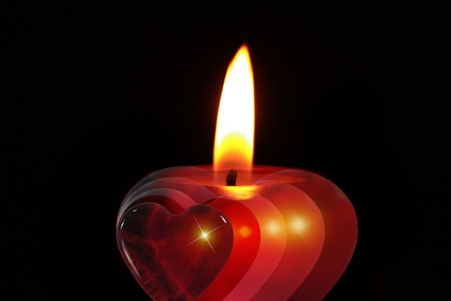 candle-386607_640